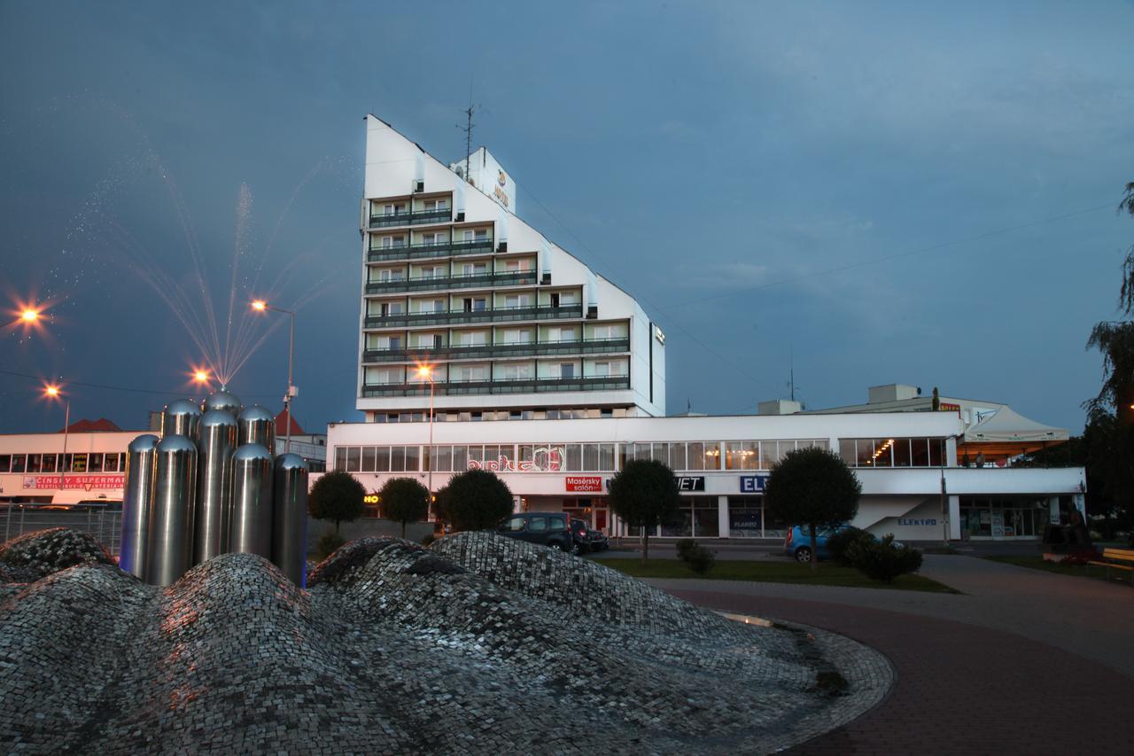 Hotel Zlaty Byk Rimavská Sobota Exterior foto